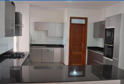 4 Bed Apartment with En Suite in General Mathenge