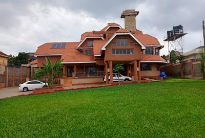 8 Bed House with En Suite in Runda