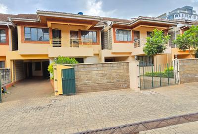 5 Bed Townhouse with En Suite at Royal Villas