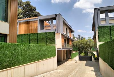 5 Bed Townhouse with En Suite in Lavington