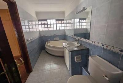 4 Bed House in Spring Valley - 3
