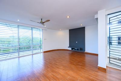 4 Bed Apartment with En Suite at Greenwood Drive - 3