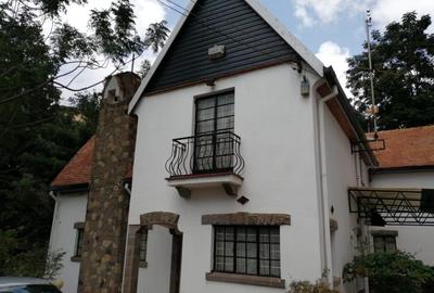 5 Bed House with En Suite in Lavington