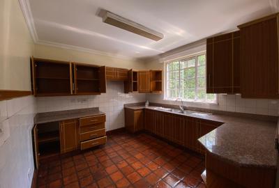 3 Bed Apartment with Swimming Pool in Muthaiga