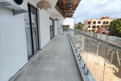 Serviced 2 Bed Apartment with En Suite at 2 Avanue