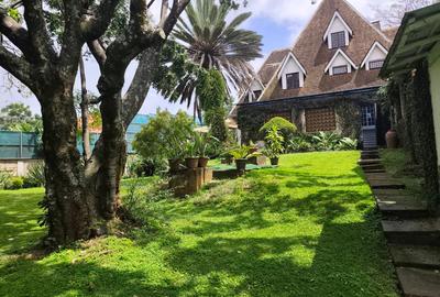 7 Bed House with En Suite in Runda - 4