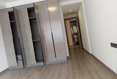 3 Bed Apartment with En Suite in Riverside - 3