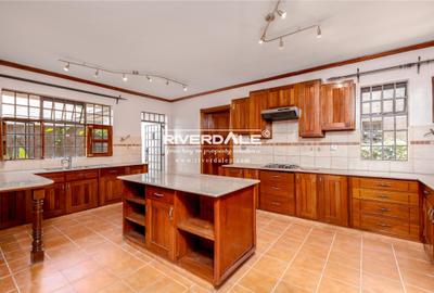 4 Bed Townhouse with En Suite in Westlands Area - 3