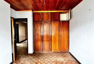 3 Bed Apartment with Parking at Statehouse Road