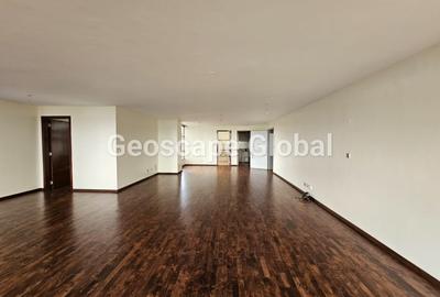 4 Bed Apartment with En Suite in Westlands Area