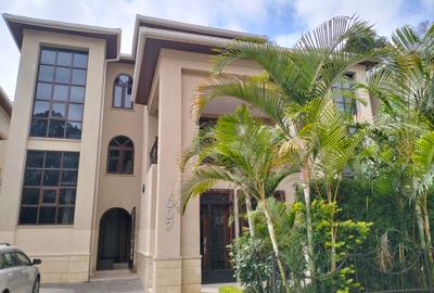 5 Bed Townhouse with En Suite in Lavington