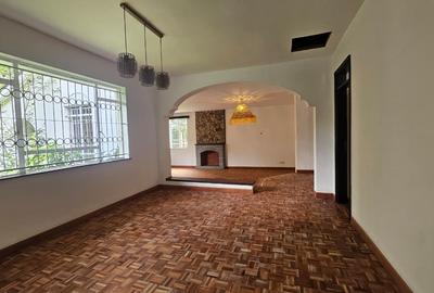 4 Bed House with En Suite in Runda - 2