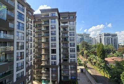 3 Bed Apartment with En Suite in Riverside