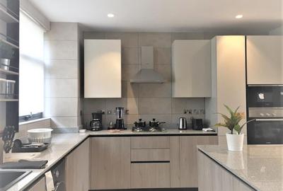 Serviced 2 Bed Apartment with En Suite in Kitisuru - 4