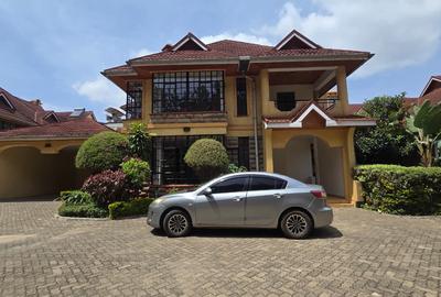 5 Bed House with En Suite in Lavington - 2