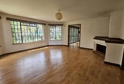 5 Bed House with En Suite in Runda - 2