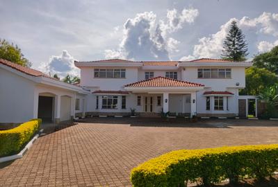 5 Bed House with En Suite at Runda