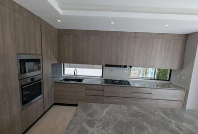 4 Bed House with En Suite at Runda