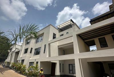 5 Bed Townhouse with En Suite at Manyani Cl - 4