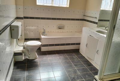 5 Bed Townhouse with En Suite in Kyuna - 2