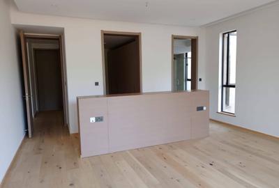 6 Bed House with En Suite in Nyari