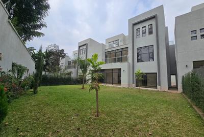 5 Bed House with En Suite in Lavington