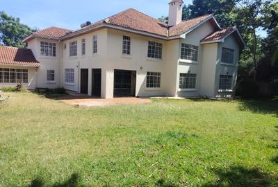 6 Bed House with En Suite in Nyari