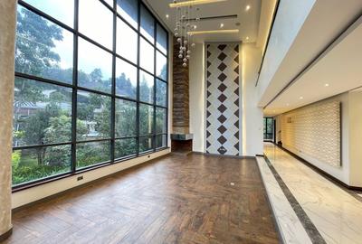 5 Bed Villa with En Suite in Spring Valley - 4