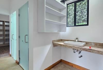 1 Bed House with En Suite in Spring Valley - 3
