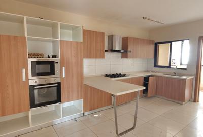 3 Bed Apartment with En Suite in Kilimani - 4