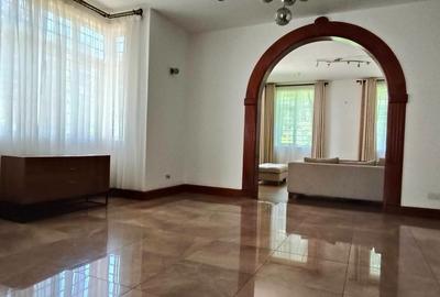 5 Bed Townhouse with En Suite in Rosslyn - 2