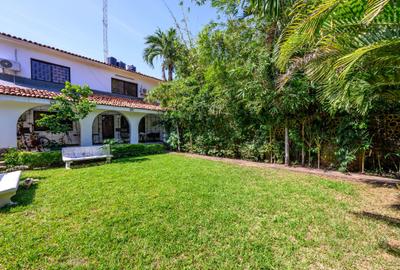 6 Bed House with En Suite at Greenwood Drive