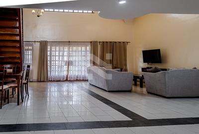 4 Bed House with En Suite in Karen - 2