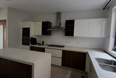 5 Bed Townhouse with En Suite at Lavington Green - 4