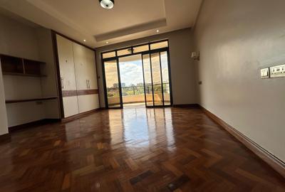 3 Bed Apartment with En Suite in Riverside - 4