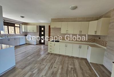 5 Bed House with En Suite in Runda