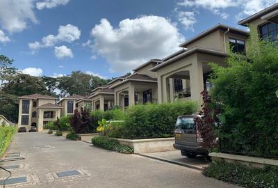 5 Bed Townhouse with En Suite in Lavington