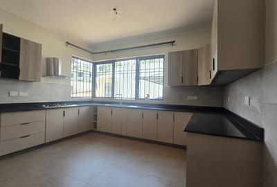 6 Bed House with En Suite in Loresho