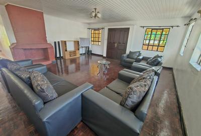 5 Bed House with En Suite in Nyari