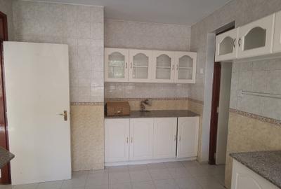 3 Bed Apartment with En Suite at Valley Arcade - 4