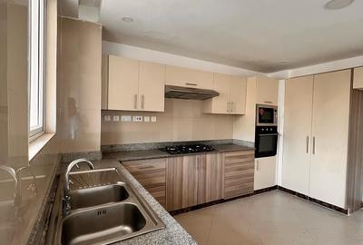 3 Bed Apartment with En Suite in Lavington