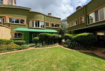 4 Bed Townhouse with En Suite at Riverside Drive - 2