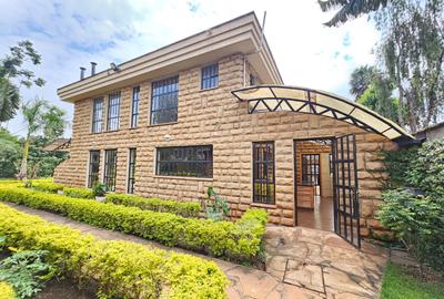 5 Bed House with En Suite in Nyari