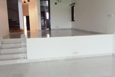 5 Bed Townhouse with En Suite at Westlands - 3