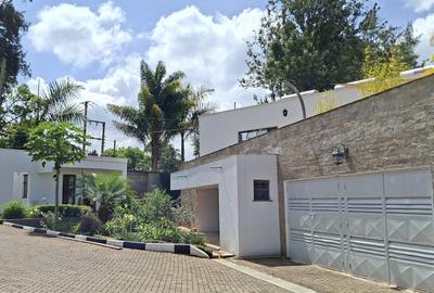 4 Bed House with En Suite in Runda - 3