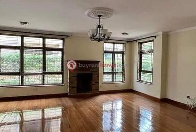 5 Bed Townhouse with En Suite in Lavington
