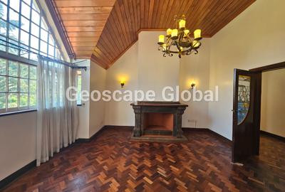 5 Bed House with En Suite in Runda - 2