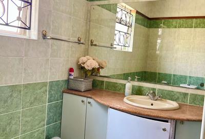 Furnished 3 Bed Apartment with En Suite in Riverside - 3