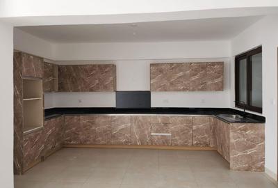 4 Bed Apartment with En Suite in Rhapta Road - 2