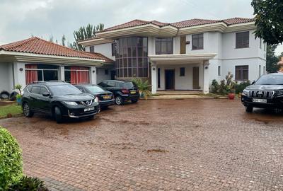 5 Bed Villa with En Suite in Runda - 3